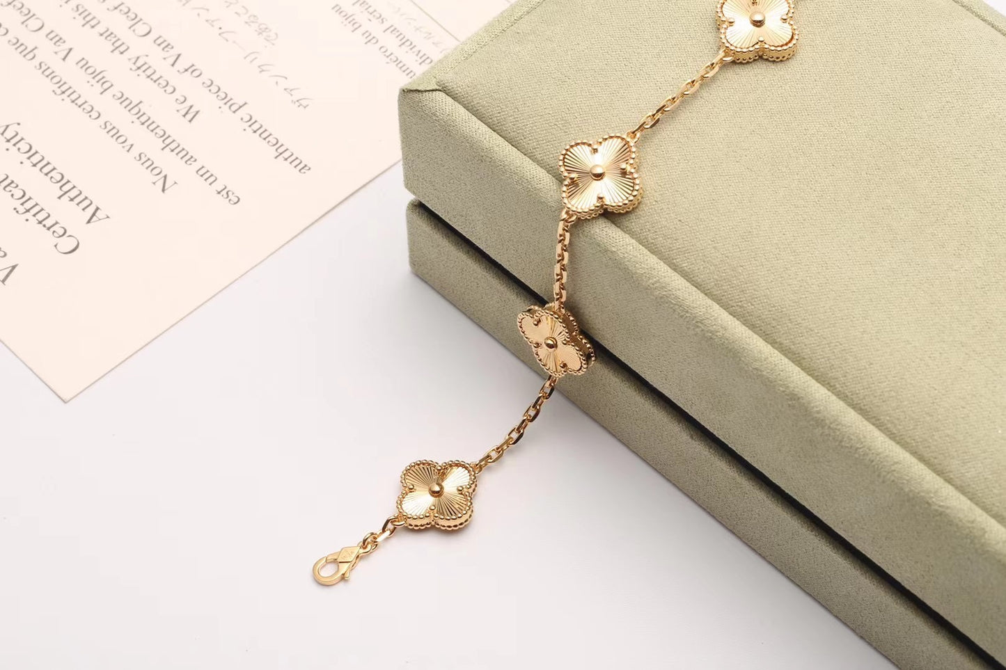 Vintage Alhambra bracelet 5 motifs Guilloché.