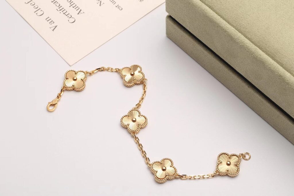 Vintage Alhambra bracelet 5 motifs Guilloché.