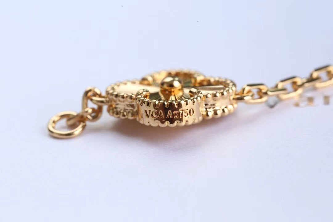 Vintage Alhambra bracelet 5 motifs Guilloché.