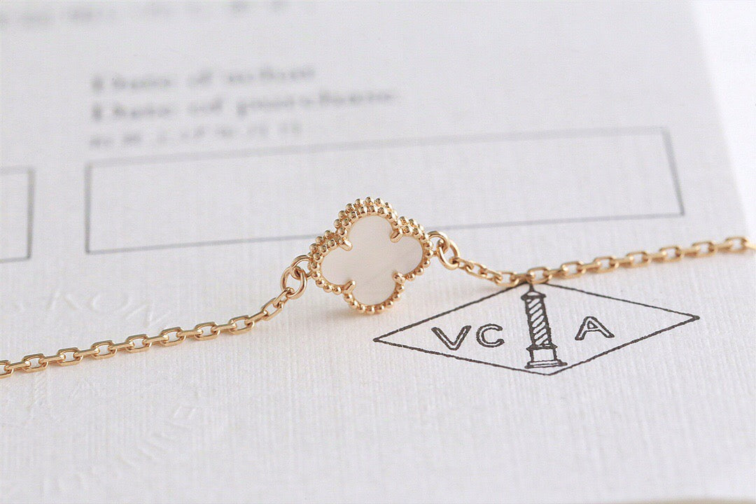Sweet Alhambra mother-of-pearl bracelet