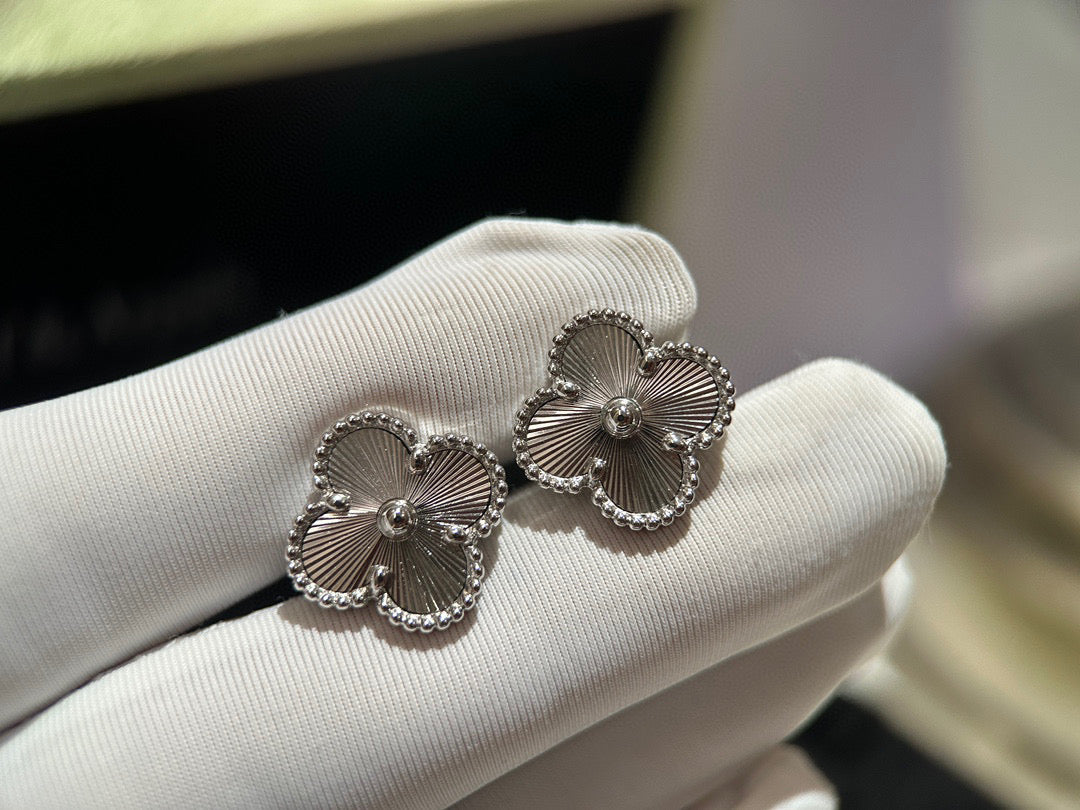 Vintage/Magic Alhambra Guilloche white gold Collection: Bracelet, Pendant, Earrings and 20 Motifs Long Necklace