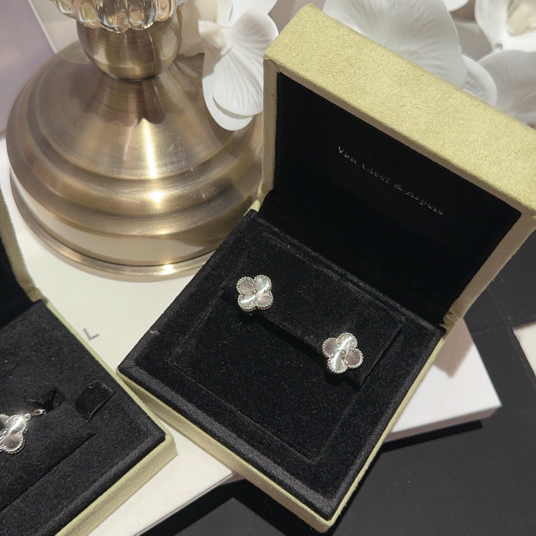 Vintage/Magic Alhambra Guilloche white gold Collection: Bracelet, Pendant, Earrings and 20 Motifs Long Necklace