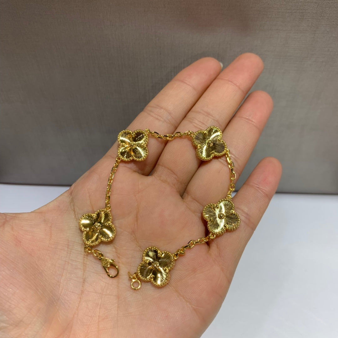 Vintage Alhambra bracelet 5 motifs Guilloché.