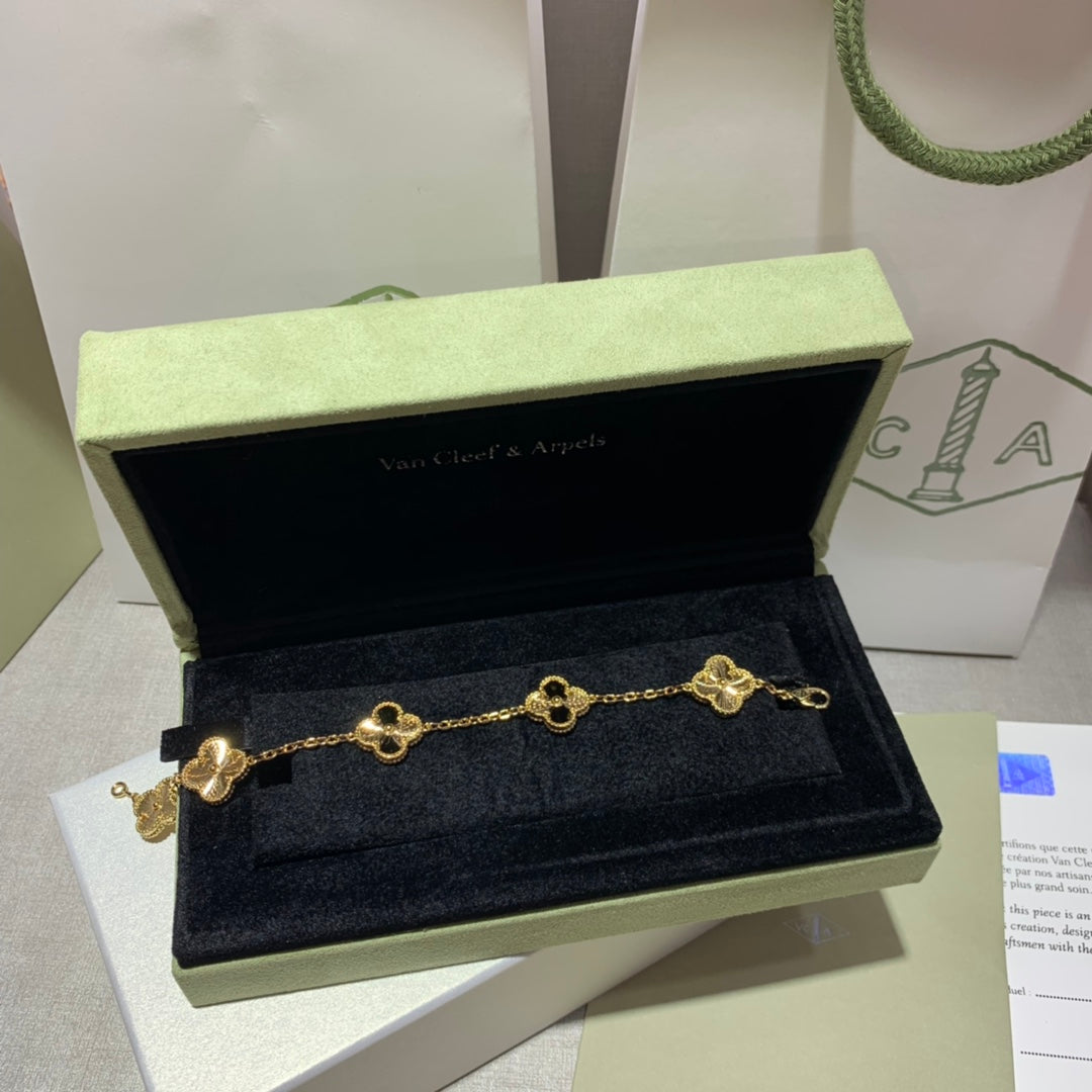 Vintage Alhambra bracelet 5 motifs Guilloché.