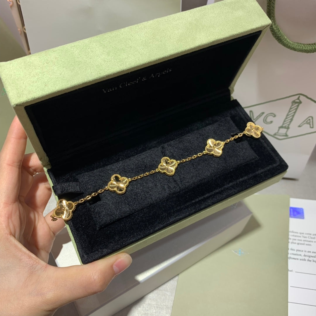Vintage Alhambra bracelet 5 motifs Guilloché.