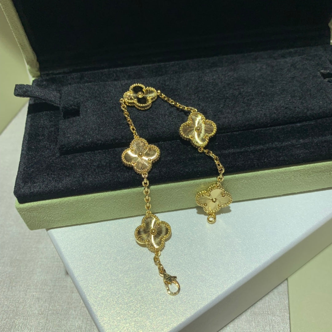 Vintage Alhambra bracelet 5 motifs Guilloché.