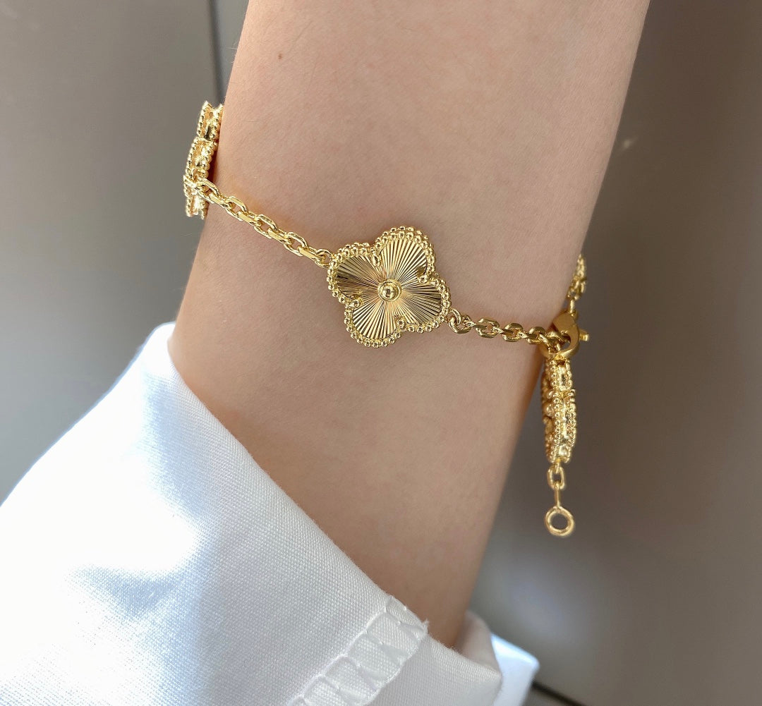 Vintage Alhambra bracelet 5 motifs Guilloché.