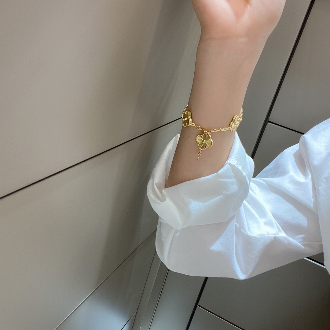 Vintage Alhambra bracelet 5 motifs Guilloché.