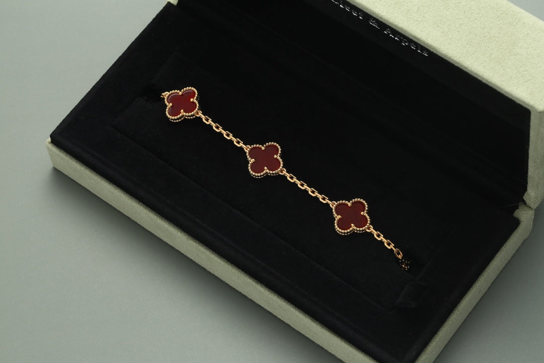 Vintage Alhambra Bracelet 5 Motifs Yellow Gold, Carnelian