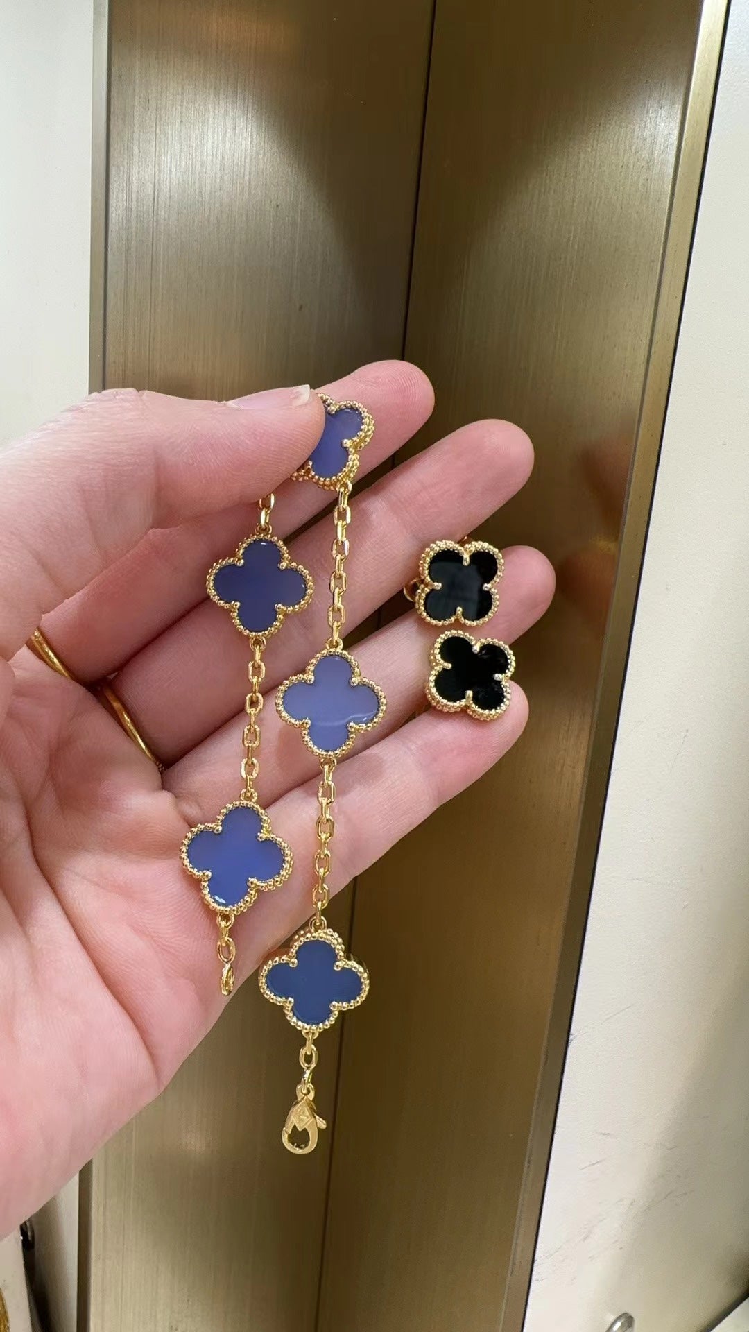 Vintage Alhambra bracelet 5 motifs yellow gold blue agate