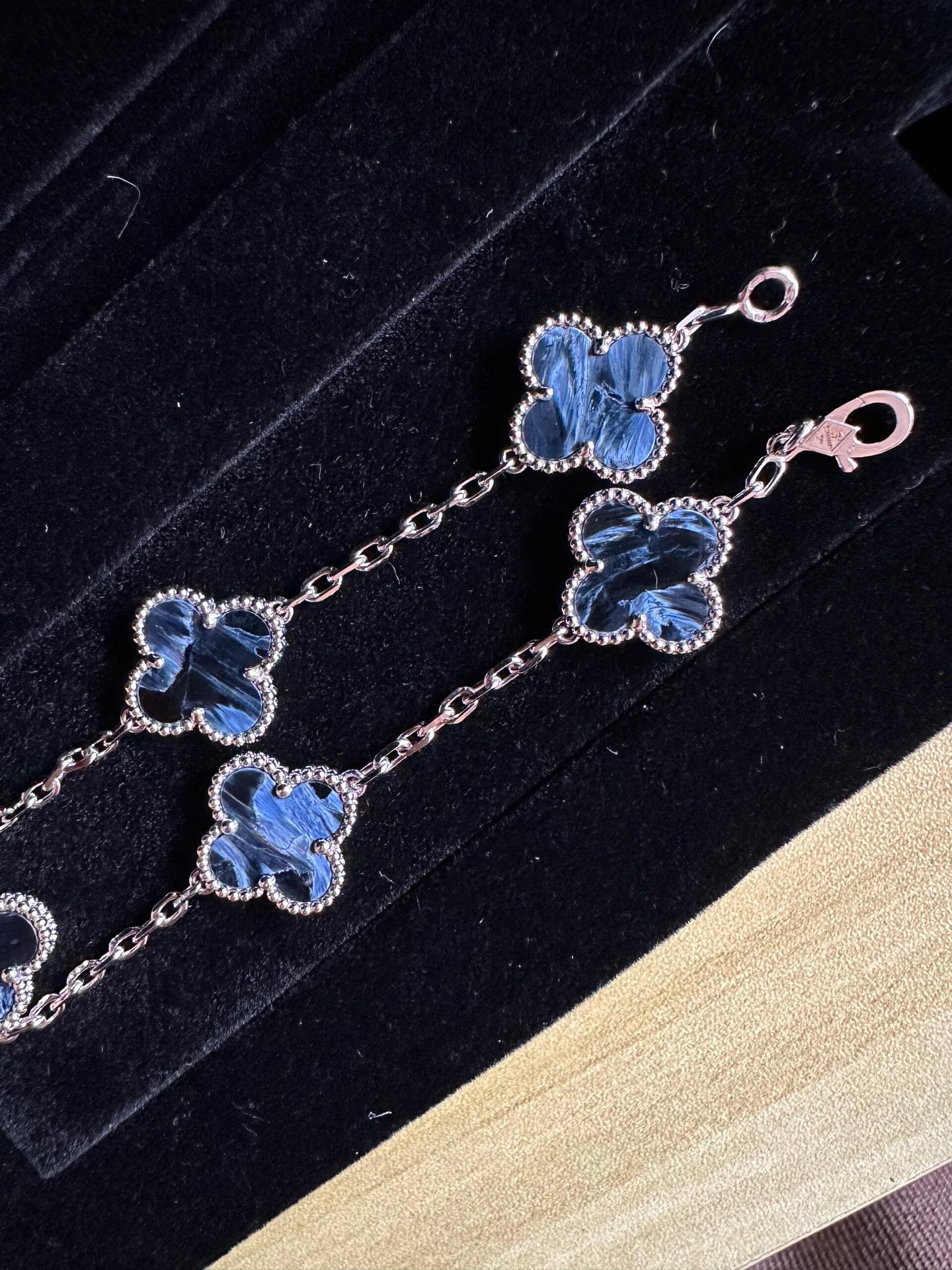 Pietersite Vintage Alhambra 5 Motifs Bracelet