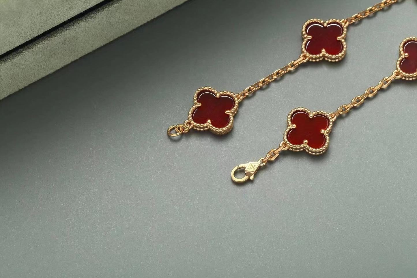 Vintage Alhambra Bracelet 5 Motifs Yellow Gold, Carnelian